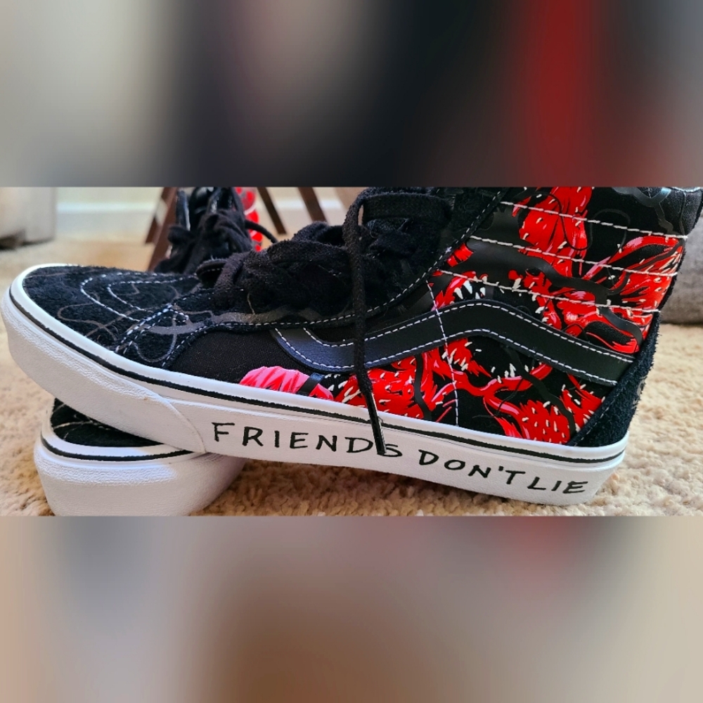Stranger Things x Sk8-Hi Reissue 'Upside Down' Vans